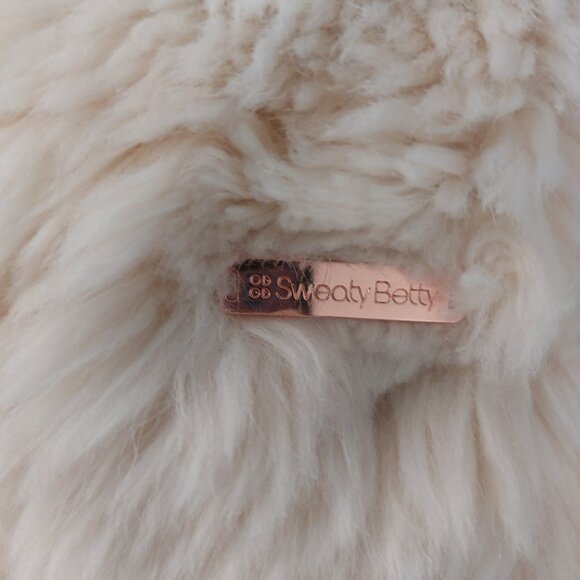 Sweaty Betty Faux Fur Hooded Vest Large Sleeveless Hoodie Cream Cozy Winter EUC - Picture 7 of 13